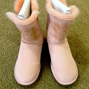 Ugg pink size 7